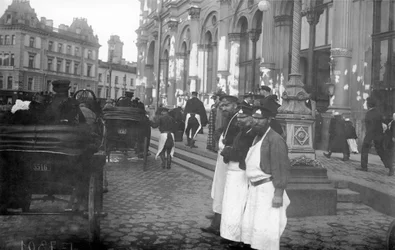 Porters and passengers outside Nicholas Railway Station, Nevsky Prospekt, St Petersburg, 1913